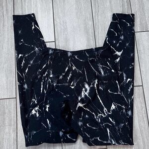 Old Navy Black & White Marble Print Leggings